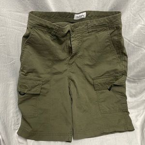 🔴Size 28 cargo shorts green